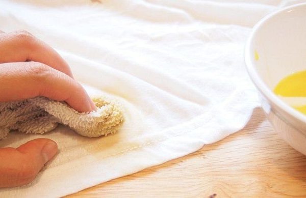 cách tẩy chữ in trên áo 3