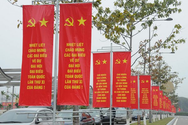 cách treo băng rôn hiệu quả 3